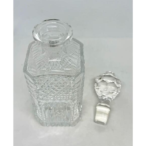 Vintage Lead Crystal Square Decanter with Diamond Cut Design Faceted Stopper - Picture 6 of 10